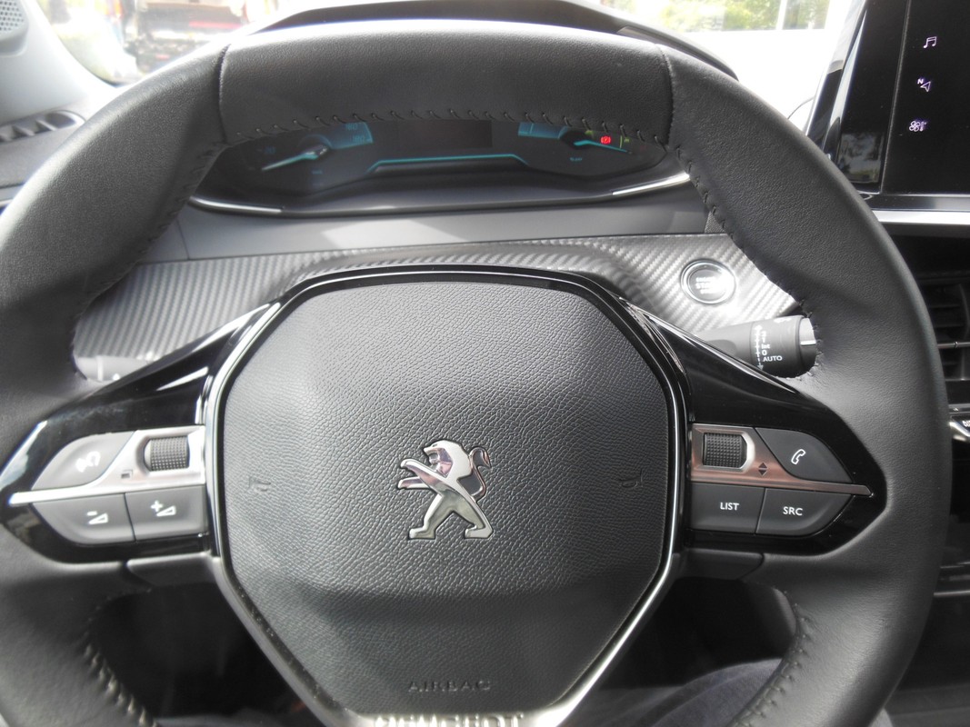 Peugeot e-2008