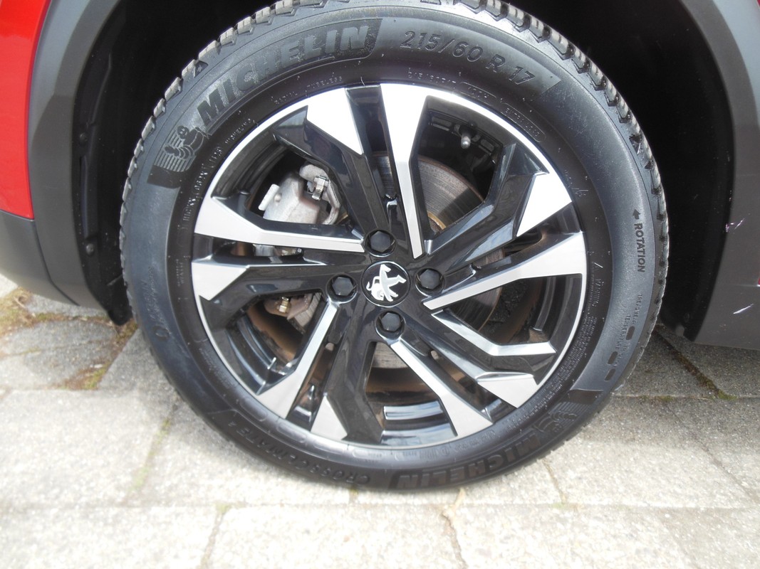 Peugeot e-2008