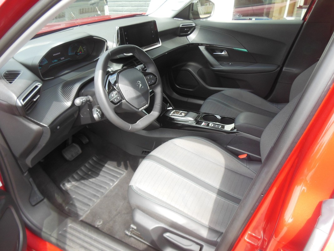 Peugeot e-2008