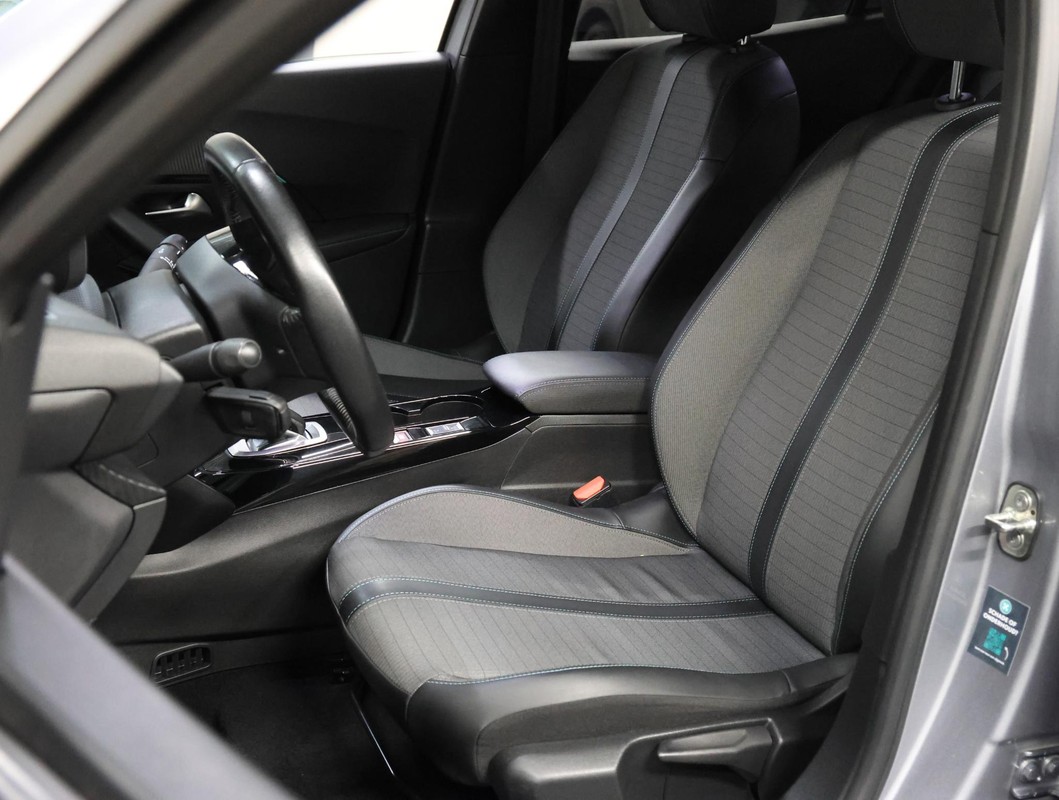 Peugeot e-2008