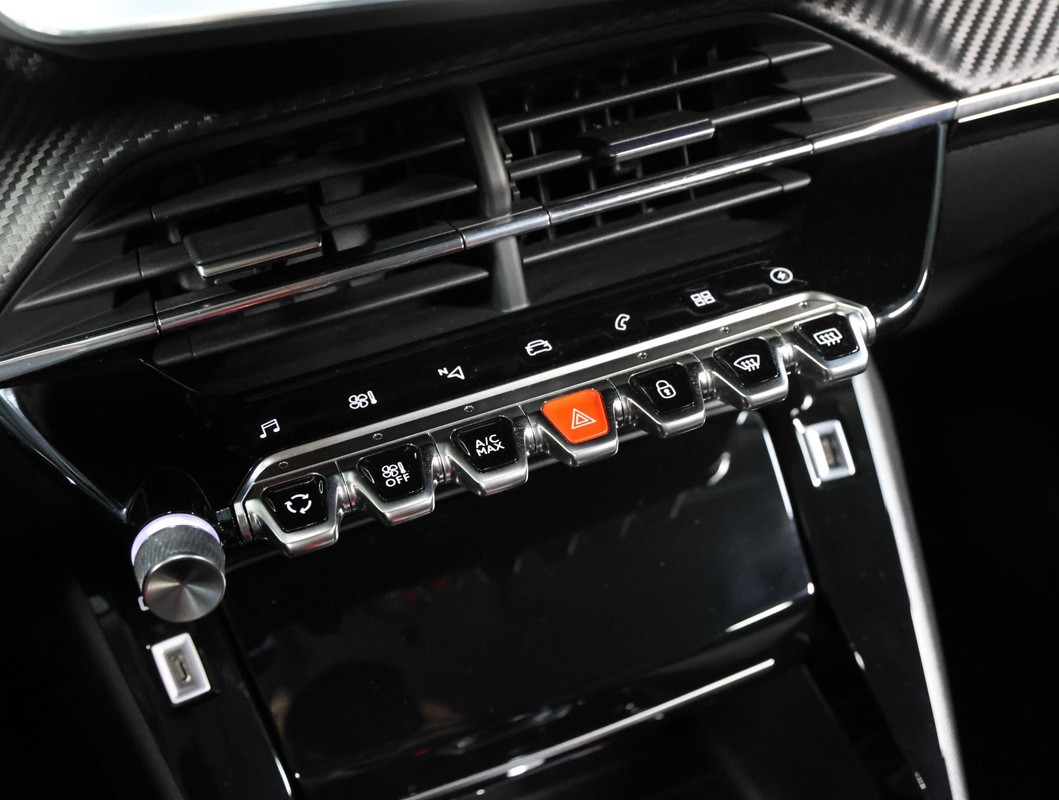 Peugeot e-2008