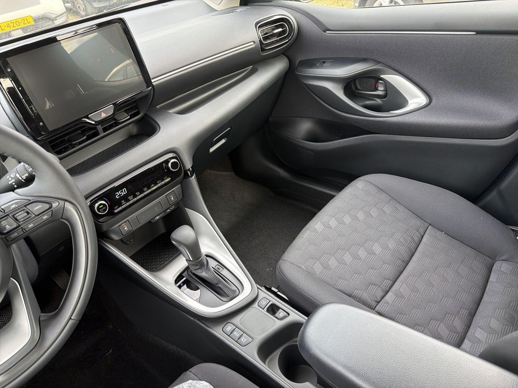 Mazda 2 Hybrid