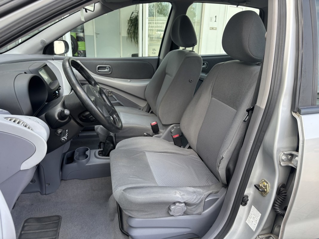 Nissan Almera Tino