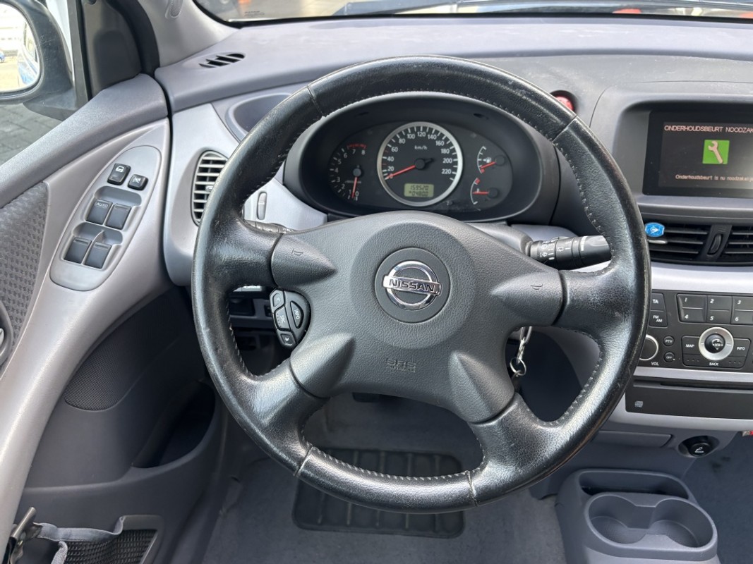 Nissan Almera Tino