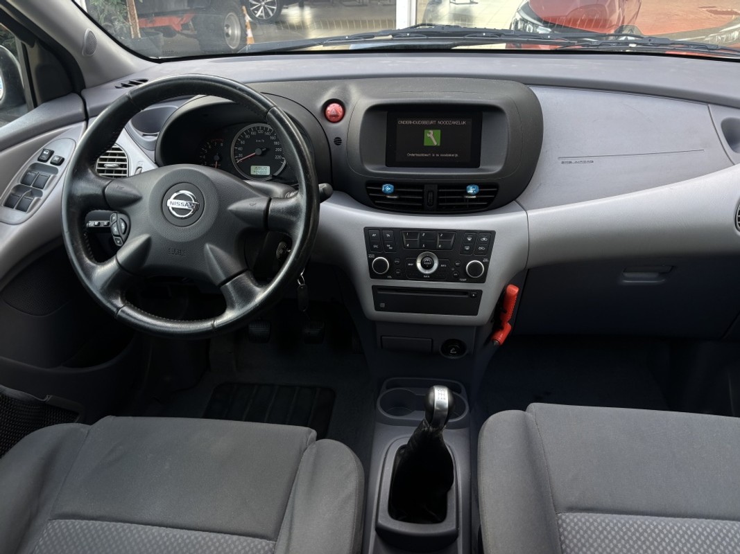 Nissan Almera Tino