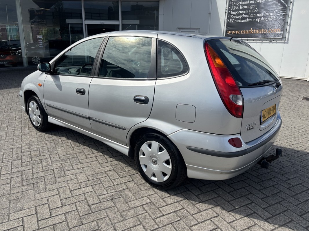 Nissan Almera Tino