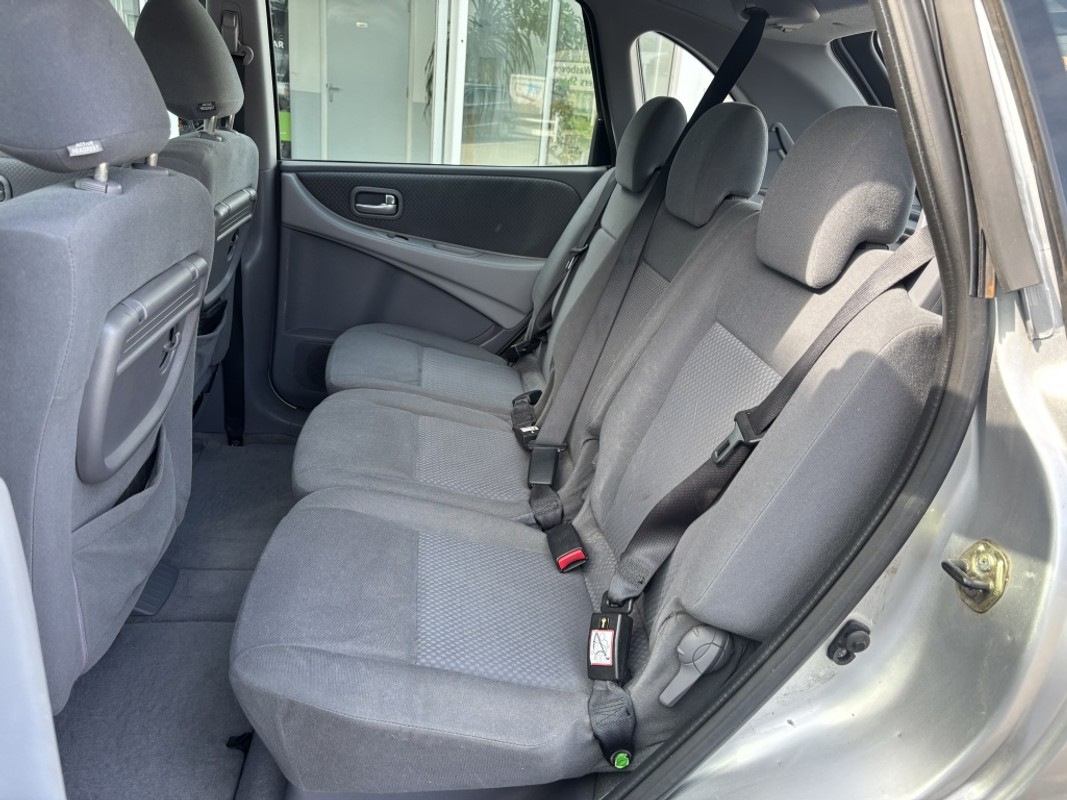 Nissan Almera Tino
