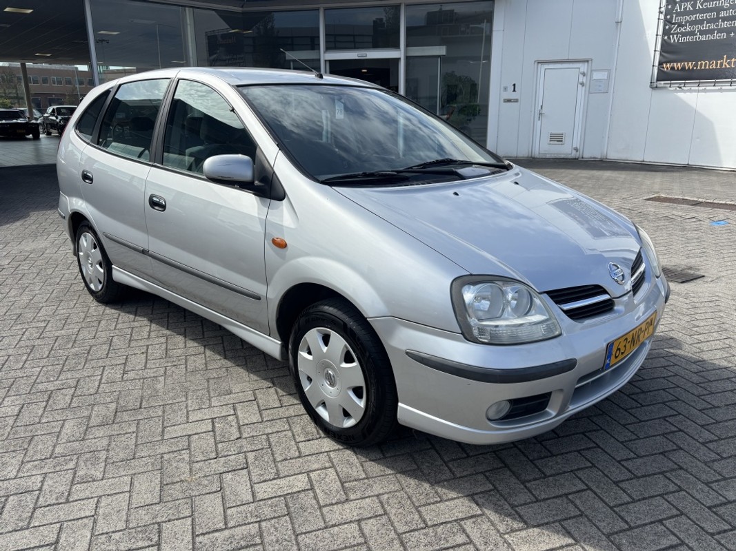 Nissan Almera Tino