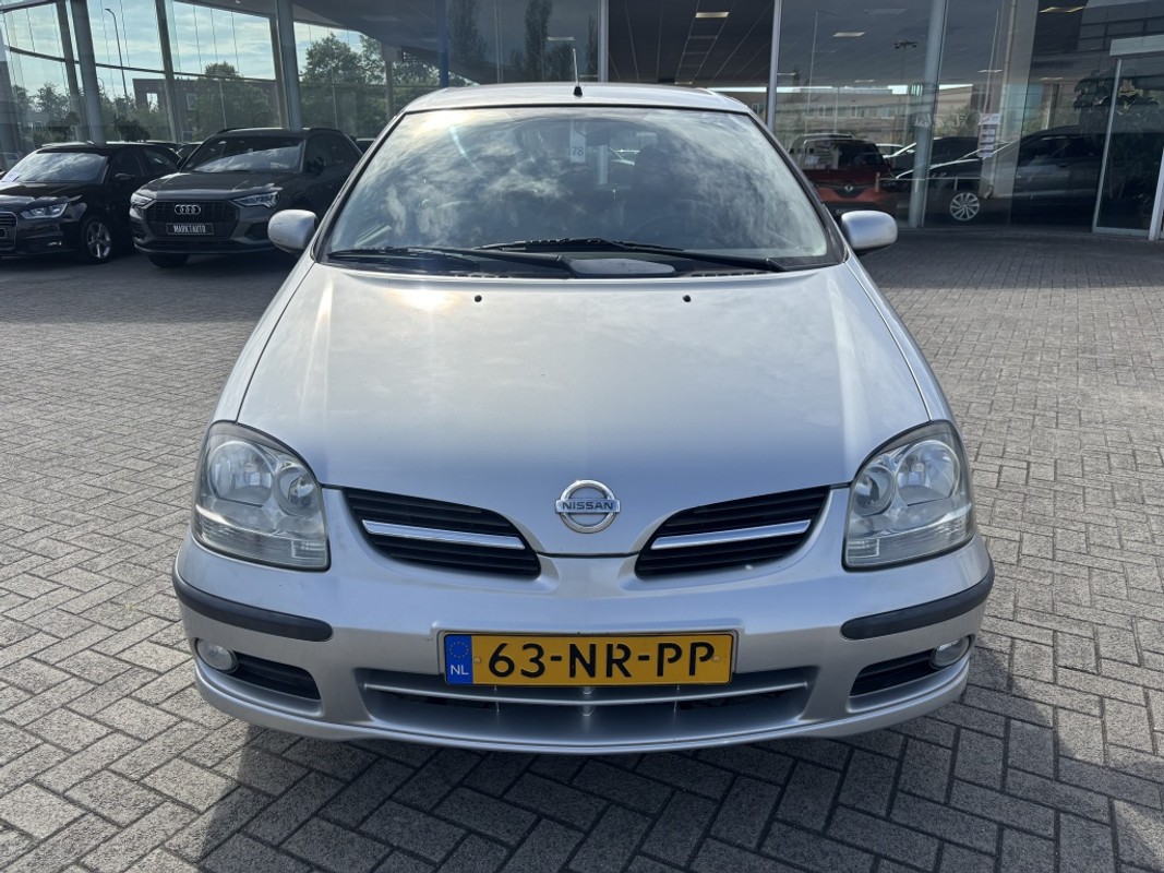 Nissan Almera Tino
