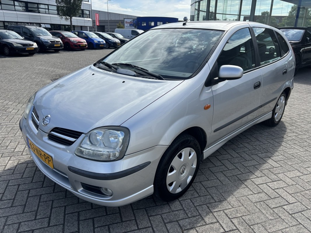 Nissan Almera Tino
