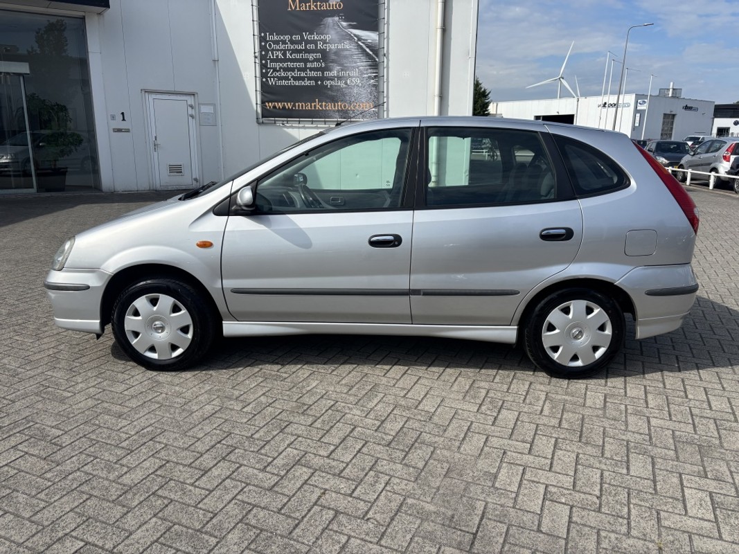 Nissan Almera Tino