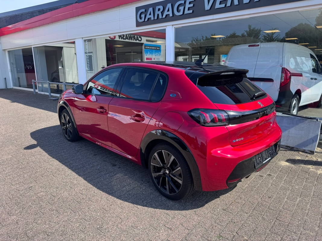 Peugeot e-208