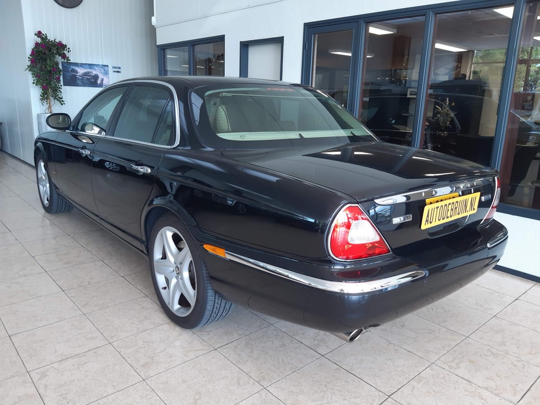 Jaguar XJ