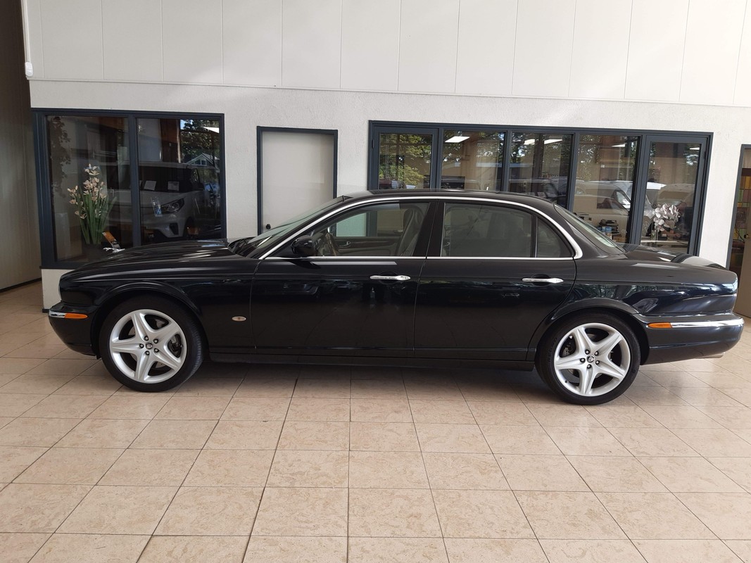 Jaguar XJ