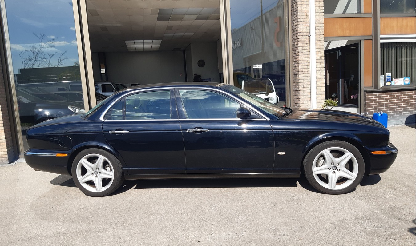 Jaguar XJ