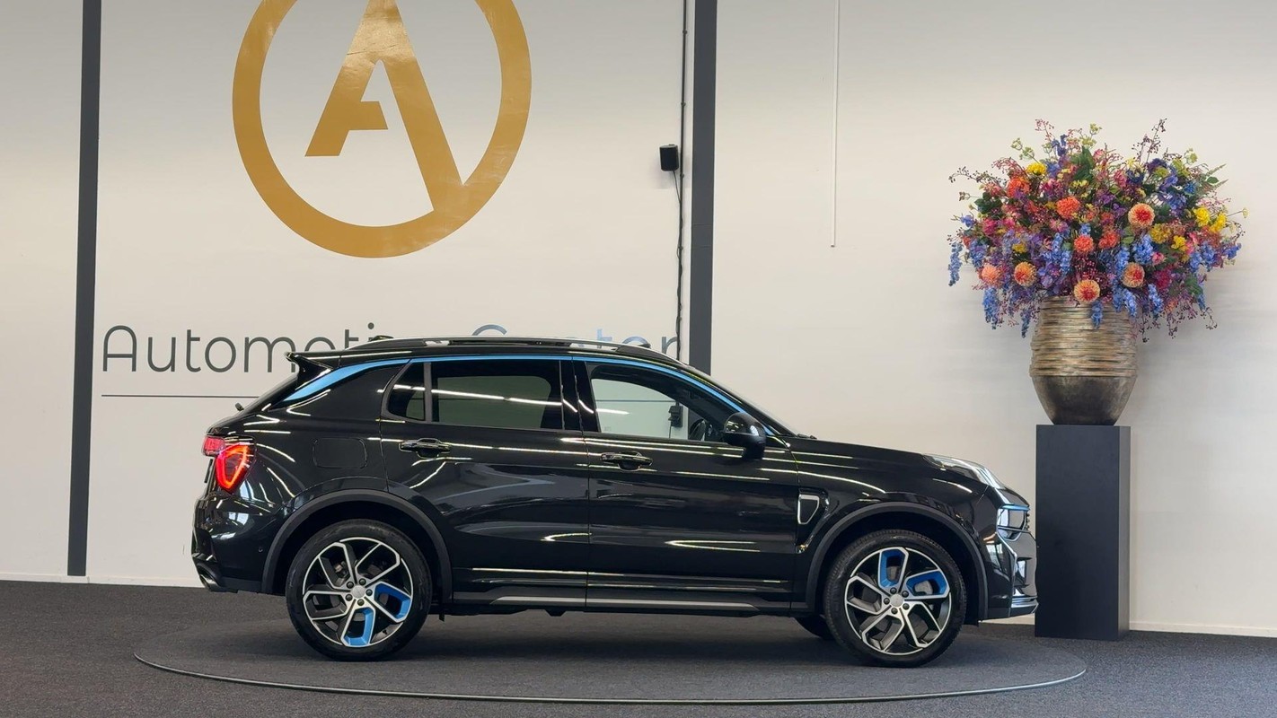 Lynk & Co 01