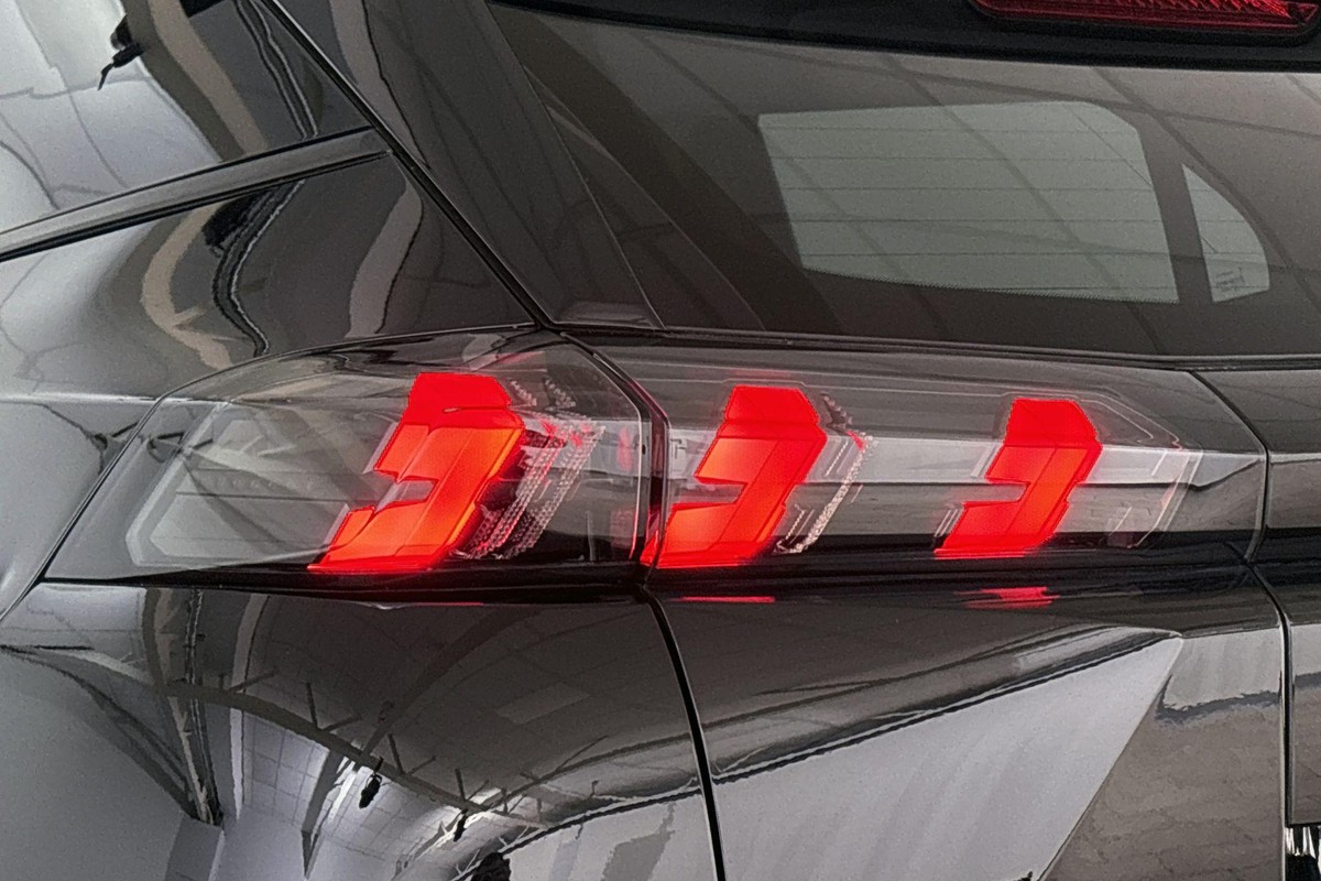 Peugeot e-2008