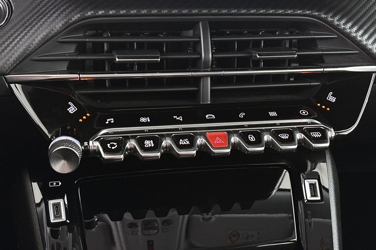 Peugeot e-2008