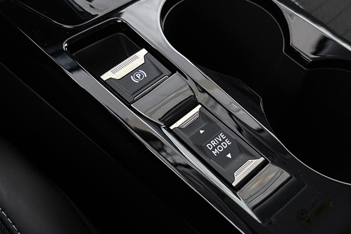 Peugeot e-2008