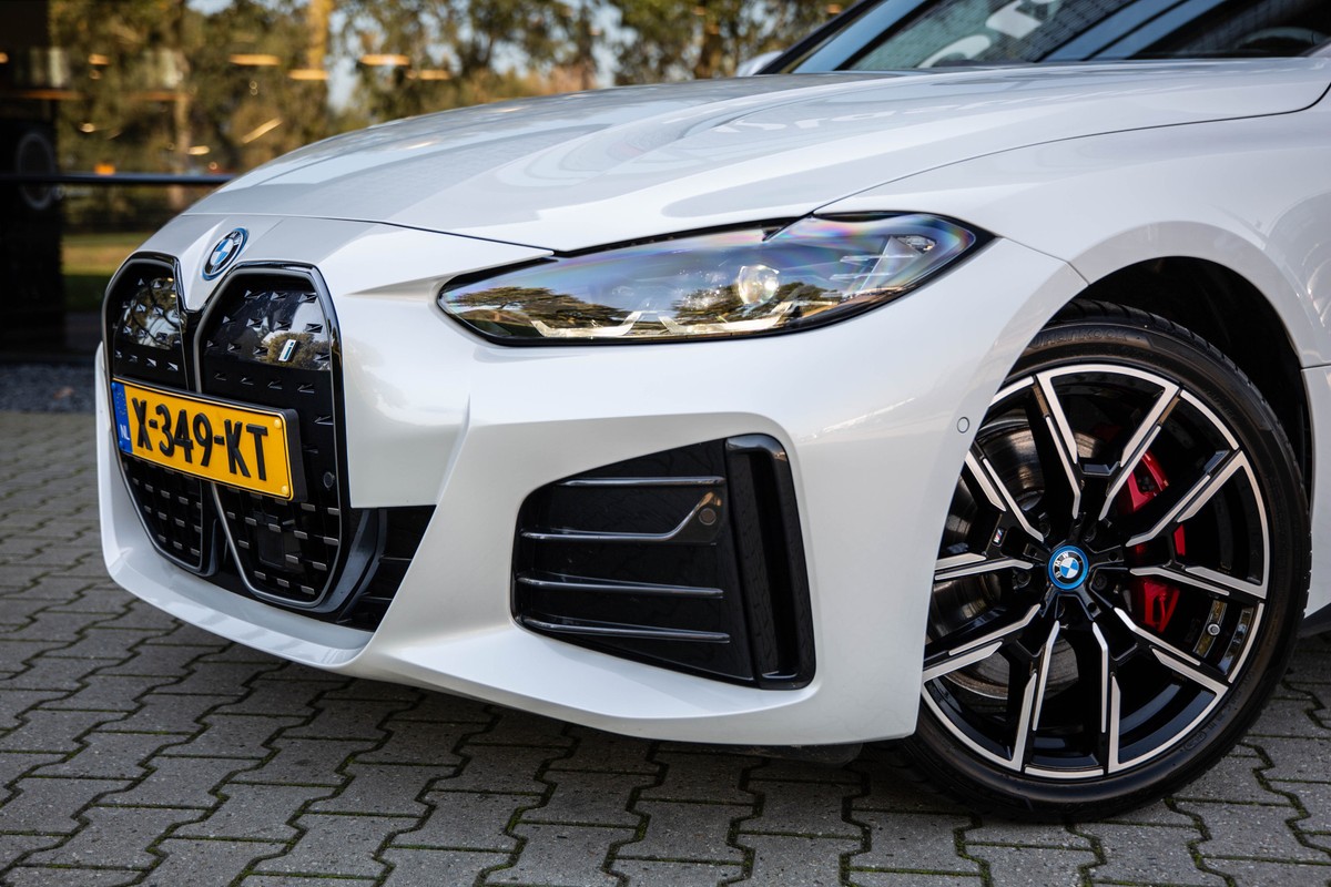 BMW i4