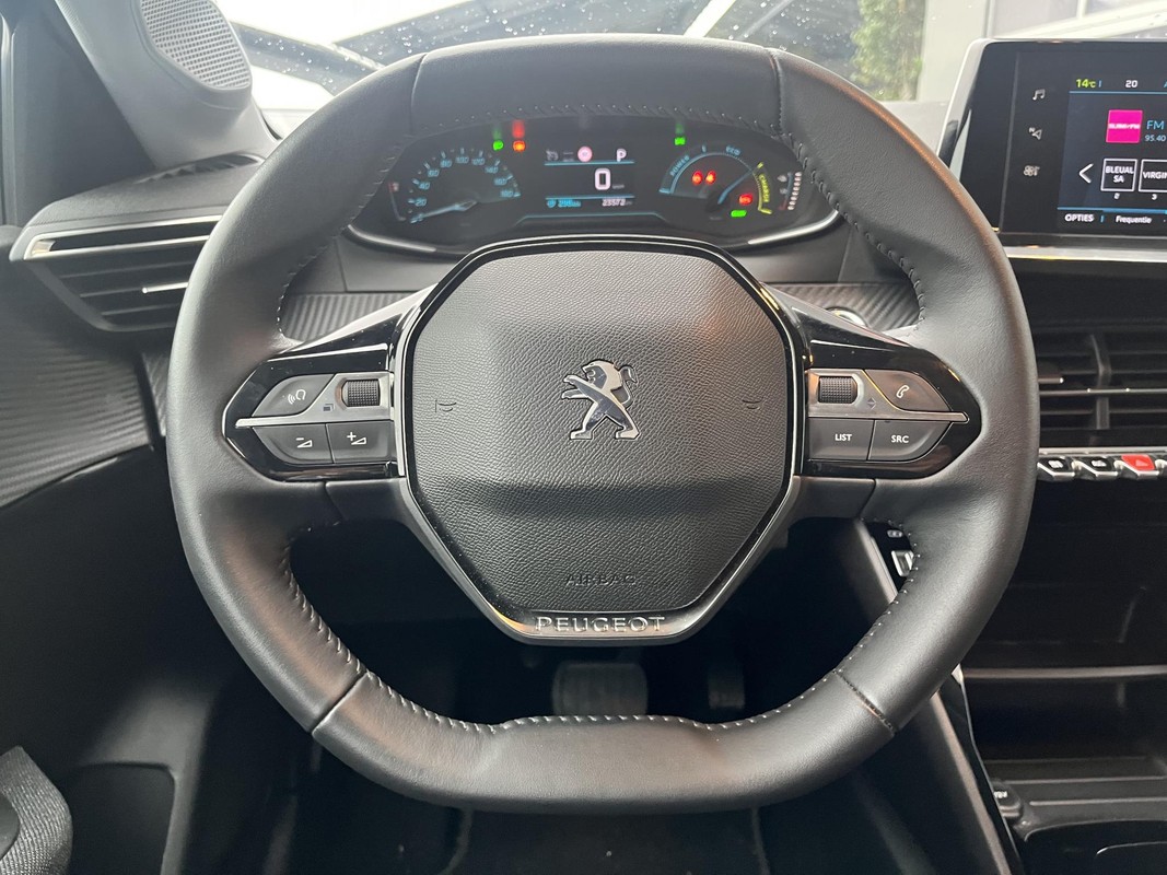 Peugeot e-208
