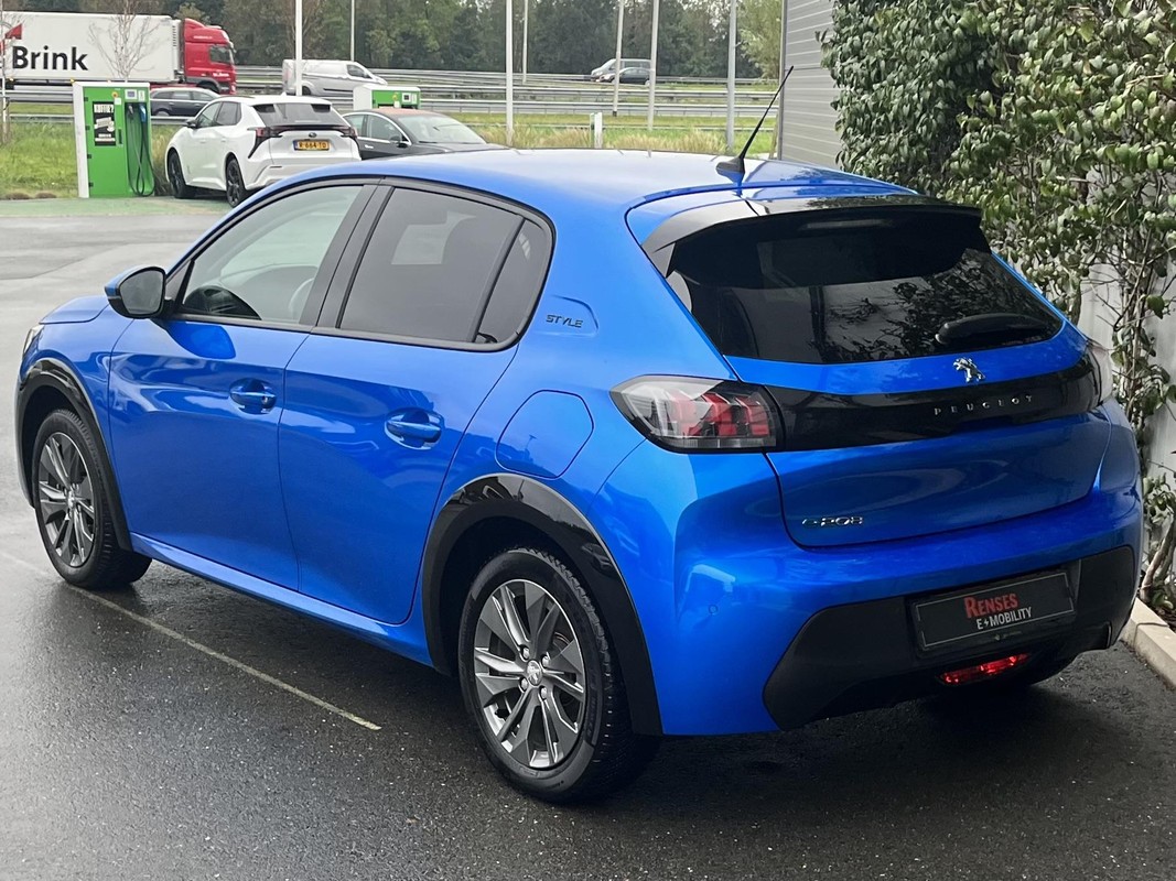 Peugeot e-208