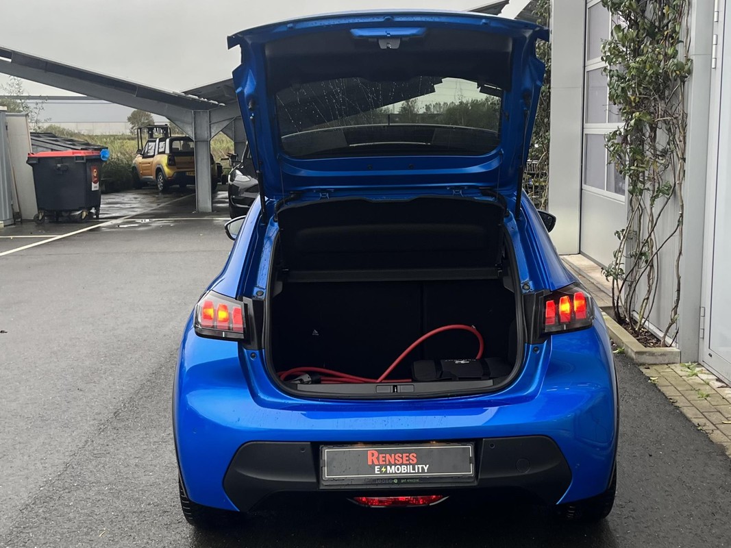 Peugeot e-208