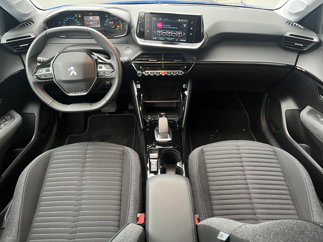 Peugeot e-208