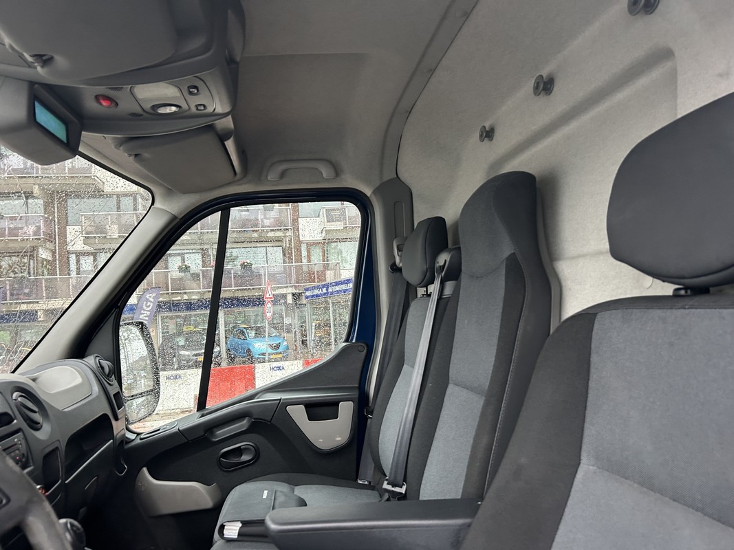Nissan NV400