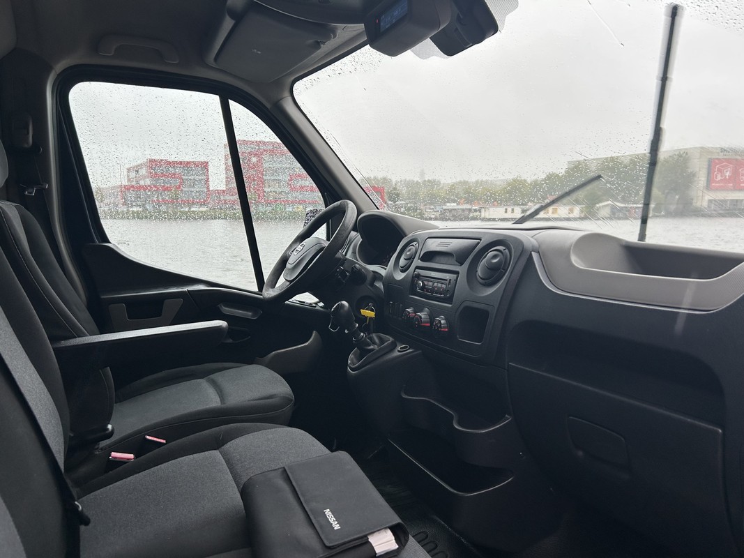 Nissan NV400