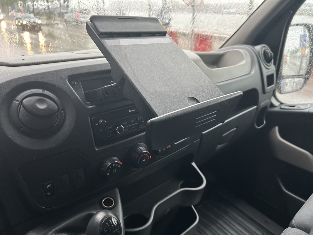 Nissan NV400