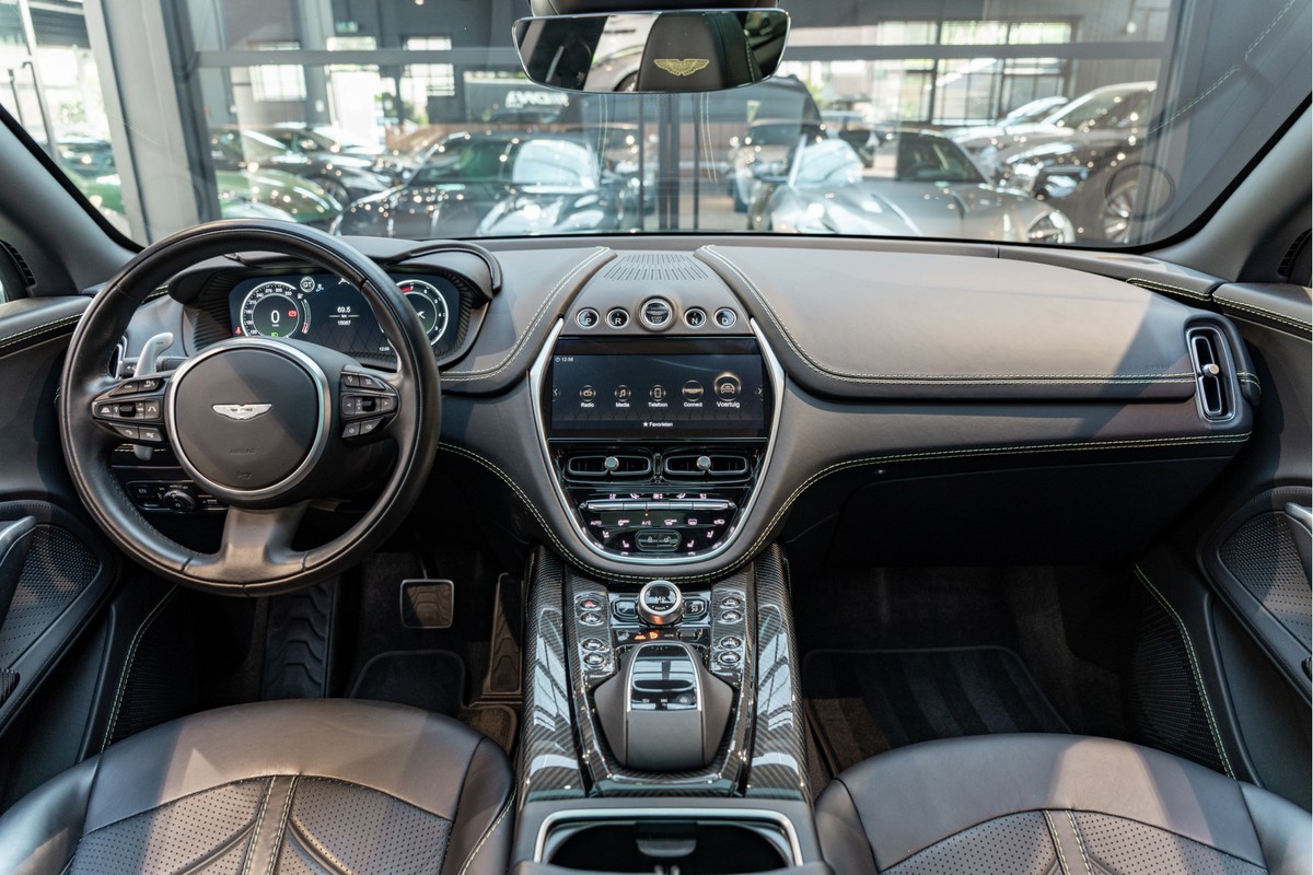 Aston Martin DBX