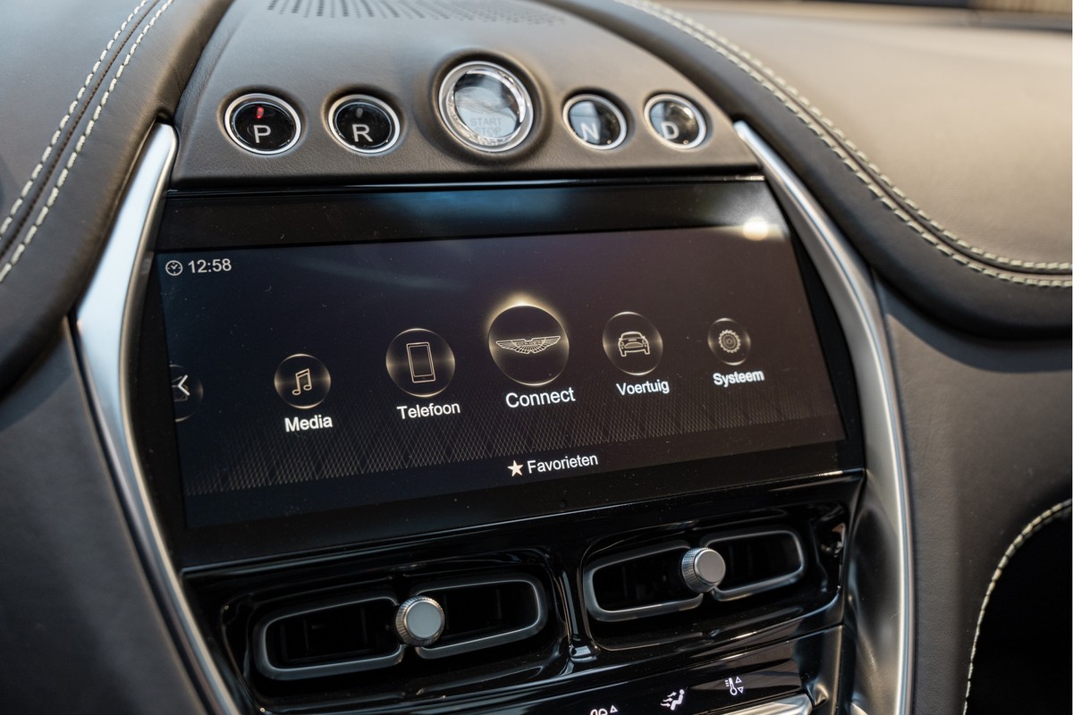 Aston Martin DBX