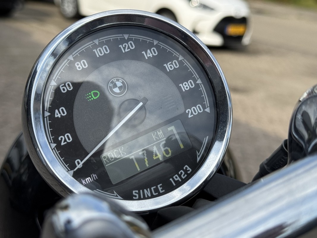 BMW R 18