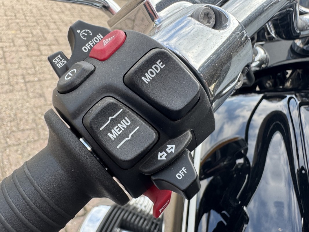 BMW R 18