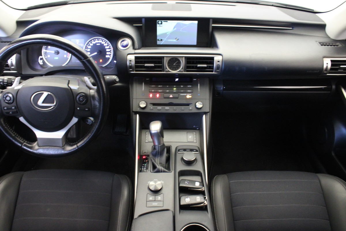 Lexus IS