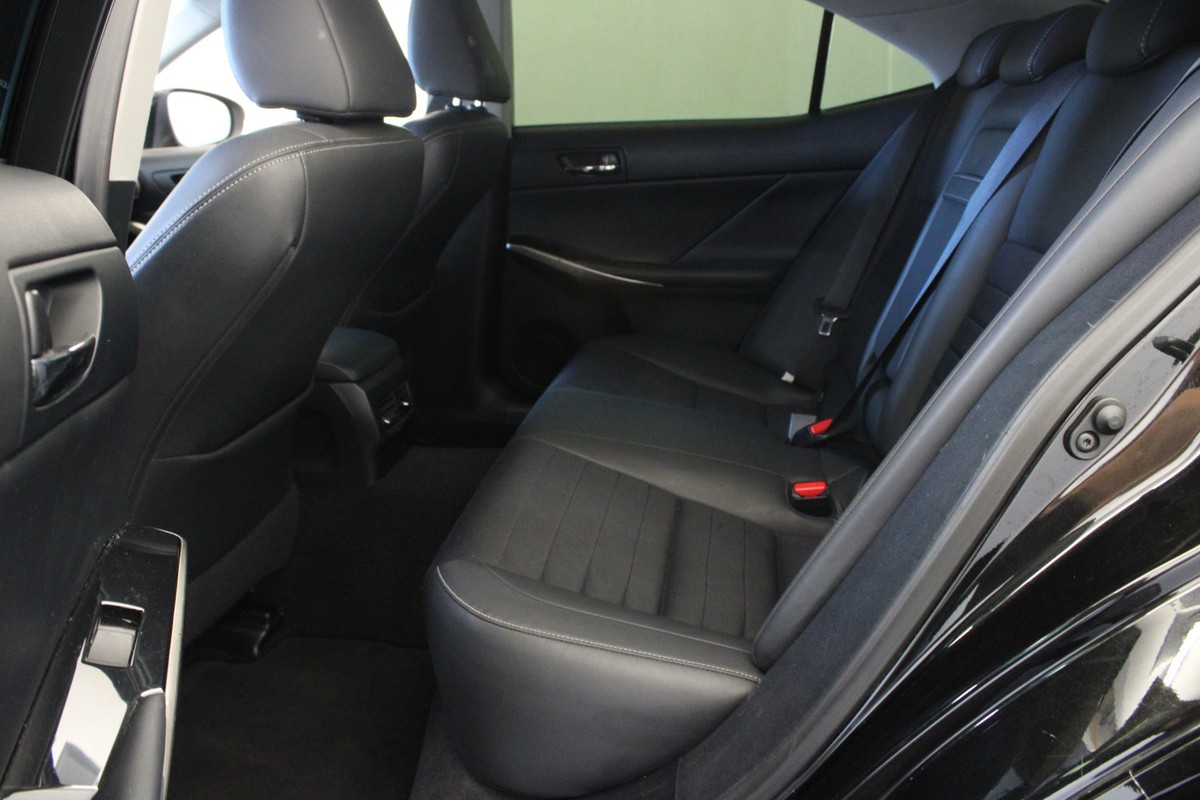 Lexus IS