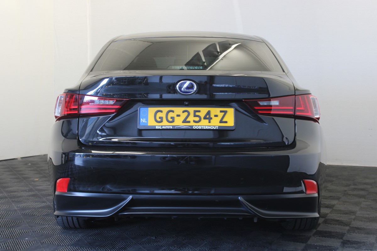 Lexus IS