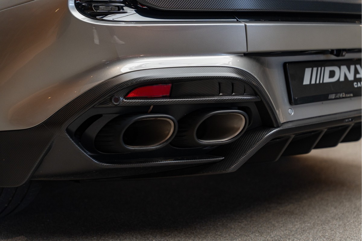 Aston Martin V12 Vanquish