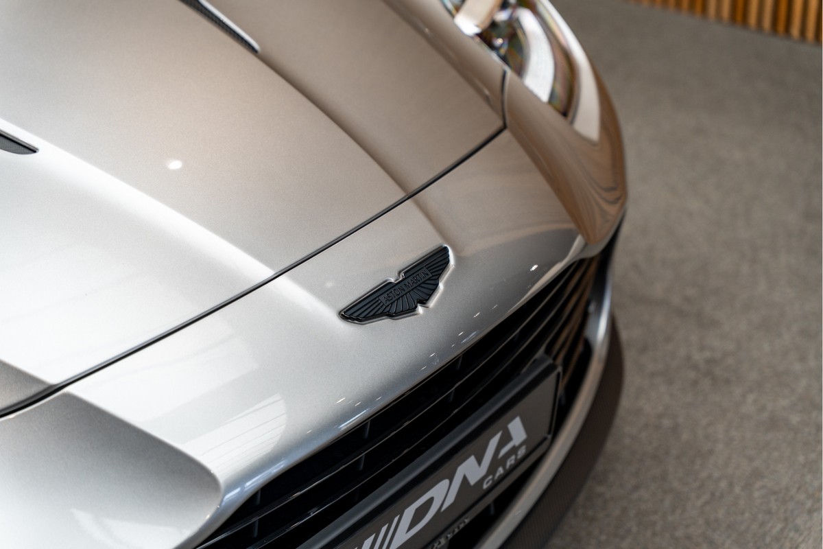 Aston Martin V12 Vanquish