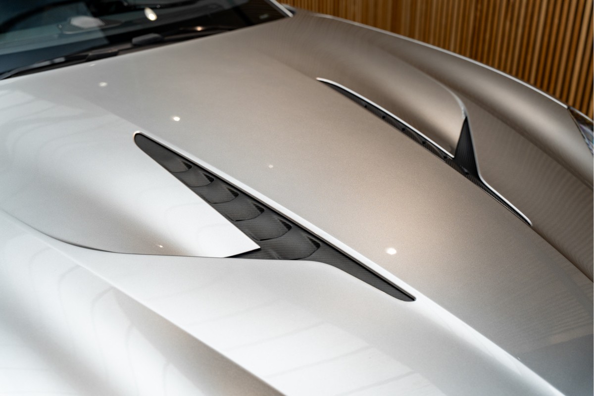Aston Martin V12 Vanquish