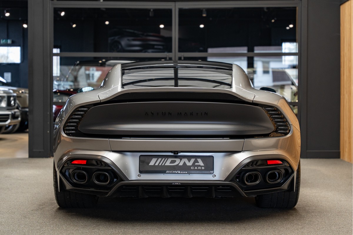 Aston Martin V12 Vanquish