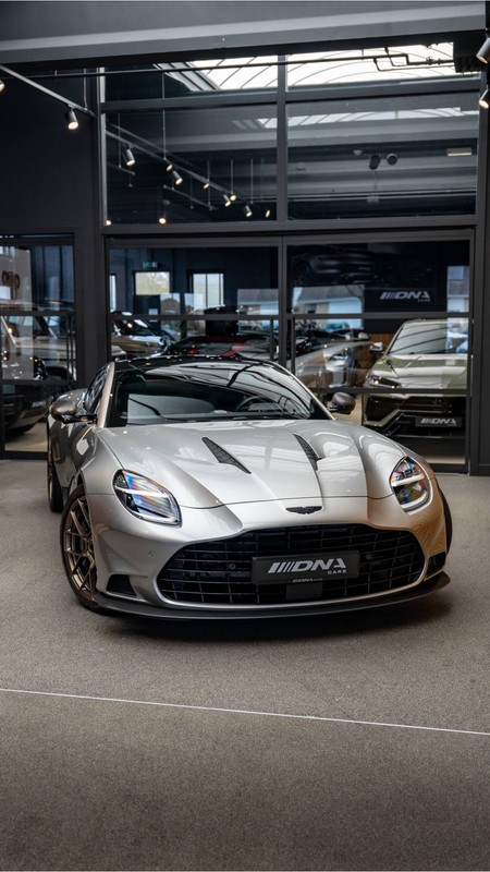 Aston Martin V12 Vanquish