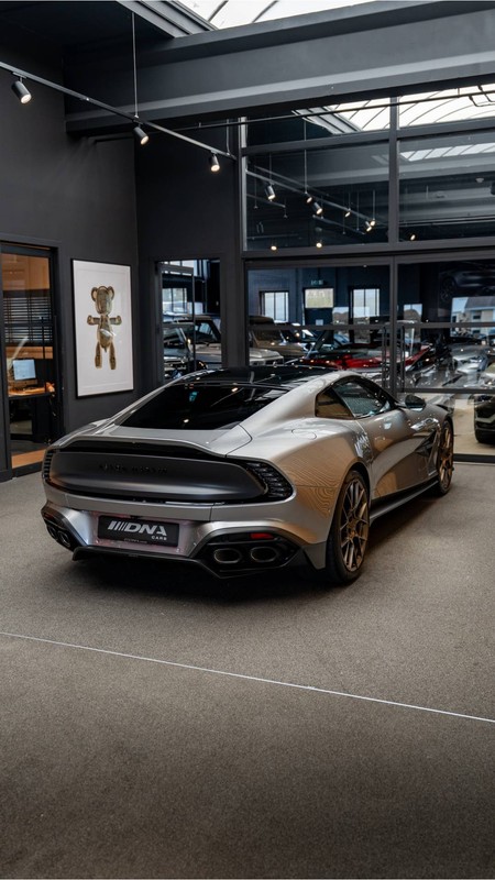 Aston Martin V12 Vanquish