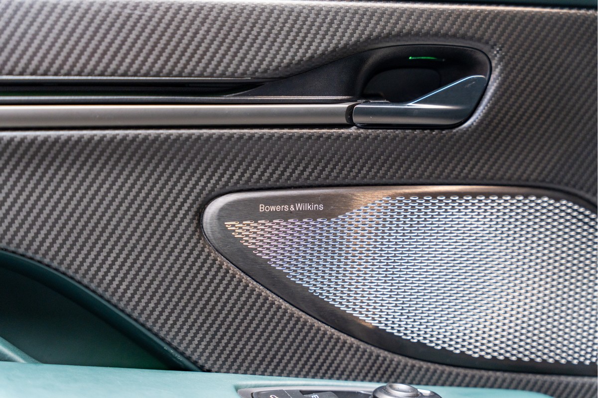 Aston Martin V12 Vanquish