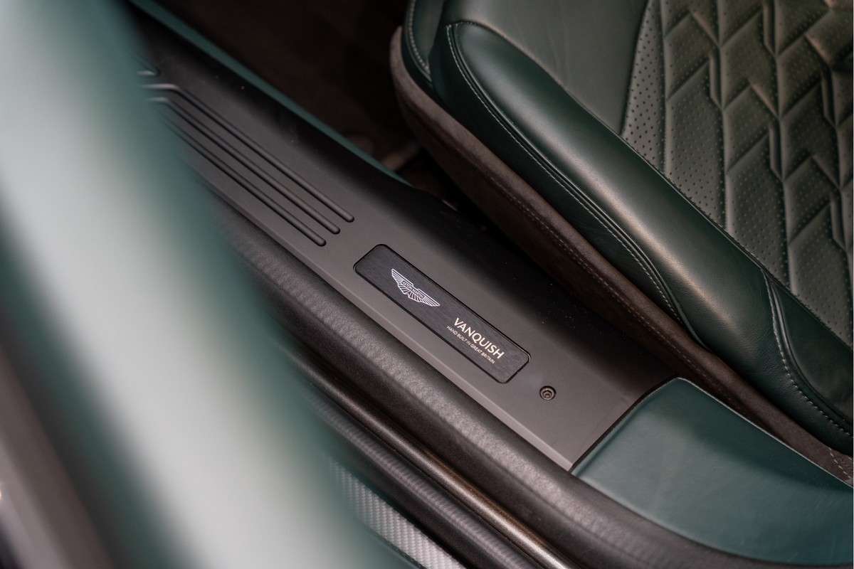 Aston Martin V12 Vanquish