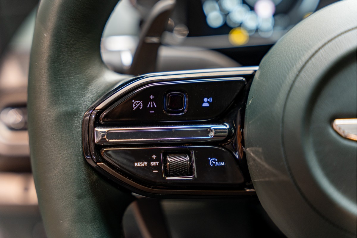 Aston Martin V12 Vanquish