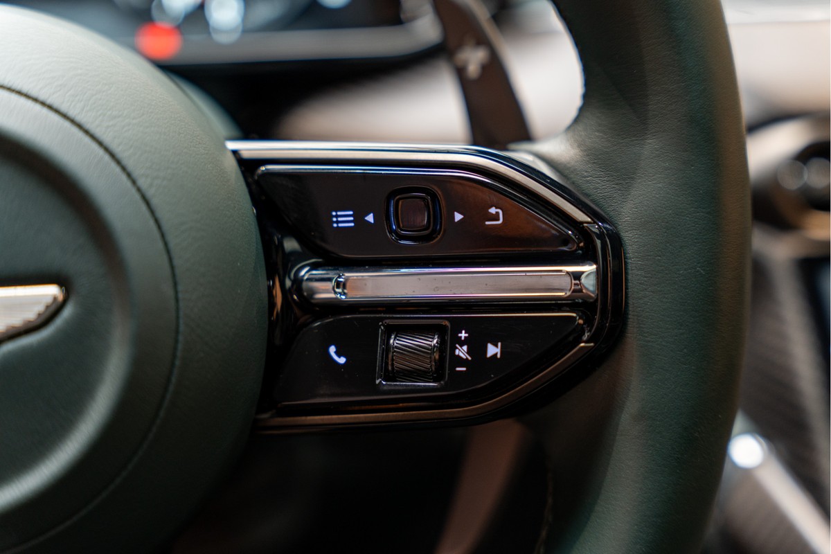 Aston Martin V12 Vanquish