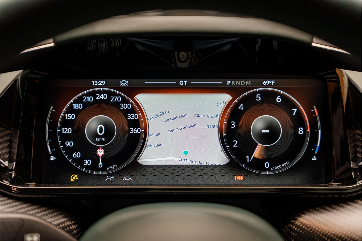 Aston Martin V12 Vanquish