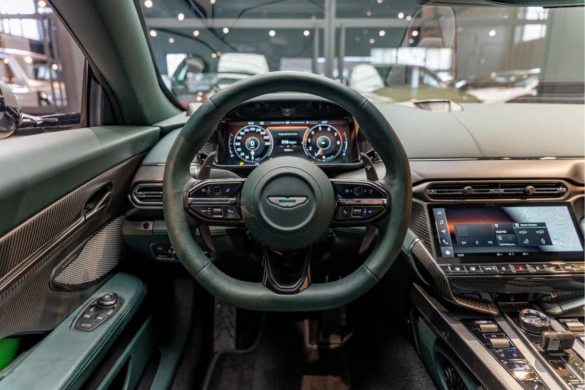 Aston Martin V12 Vanquish